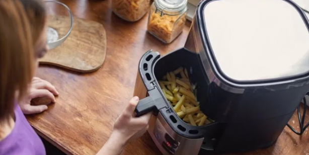 Foto - Airfryer'da asla pişmemesi gereken o besin! Sakın bir parça bile koymayın...