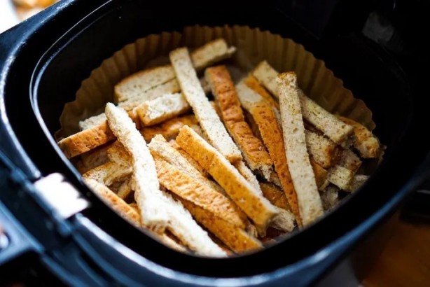 Foto - Airfryer'da asla pişmemesi gereken o besin! Sakın bir parça bile koymayın...