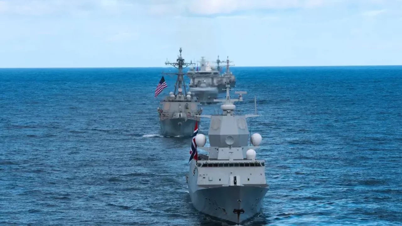 Ajanslar 'son dakika' kodu ile duyuruyor: ABD Ordusu Hürmüz Boğazı'nda harekete geçti