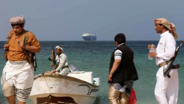 Foto - Ajanslar son dakika kodu ile geçiyor! Yunan gemisi vuruldu