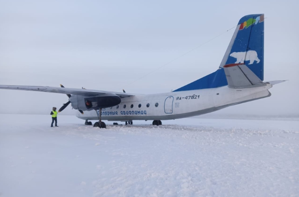 Foto - Ajanslar "son dakika" koduyla duyurdu! Yolcu uçağı nehre indi