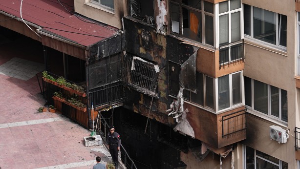 Foto - İstanbul'da 16 katlı binada feci yangın! 29 kişi hayatını kaybetti! İşte dehşete düşüren görüntüler