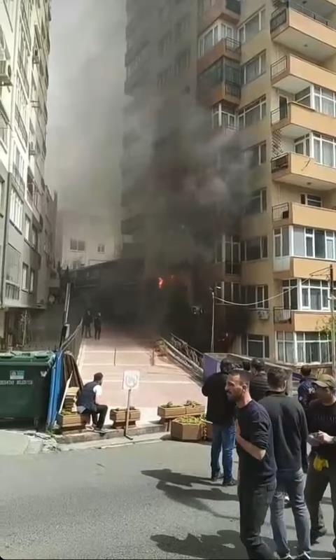 İstanbul'da 16 katlı binada feci yangın! 29 kişi hayatını kaybetti! İşte dehşete düşüren görüntüler