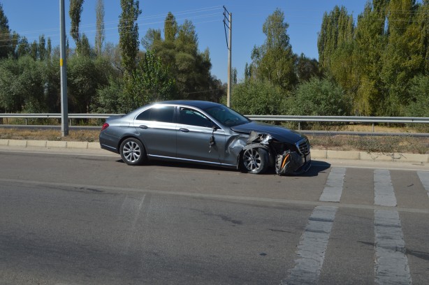 Foto - AK Parti Denizli Milletvekili Nilgün Ök, trafik kazasında yaralandı