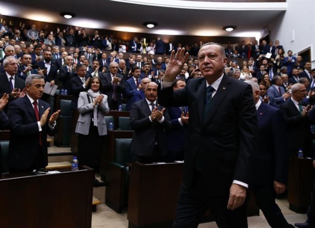 Foto - AK Parti Grup Toplantısında koşup Cumhurbaşkanı Erdoğan'a sarıldılar