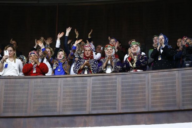 Foto - AK Parti Grup Toplantısında koşup Cumhurbaşkanı Erdoğan'a sarıldılar