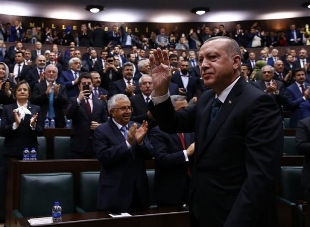 Foto - AK Parti Grup Toplantısında koşup Cumhurbaşkanı Erdoğan'a sarıldılar