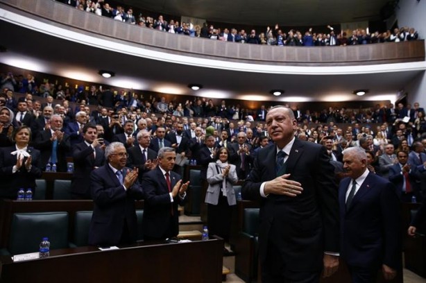 Foto - AK Parti Grup Toplantısında koşup Cumhurbaşkanı Erdoğan'a sarıldılar