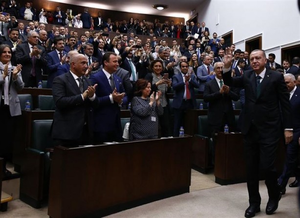 Foto - AK Parti Grup Toplantısında koşup Cumhurbaşkanı Erdoğan'a sarıldılar