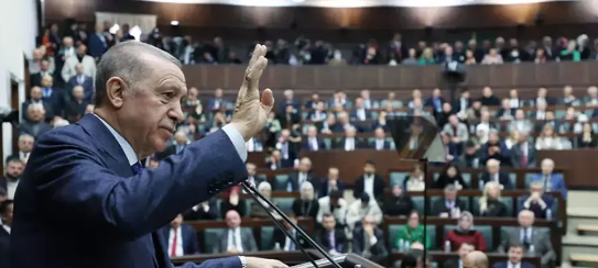 Foto - AK Parti Grup Toplantısı’nda yaşanan hadise Cem Küçük’ü çıldırttı: Ya bir susun