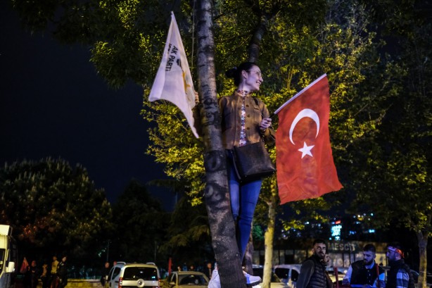 AK Parti İl Başkanlığında vatandaşların heyecanlı bekleyişi sürüyor