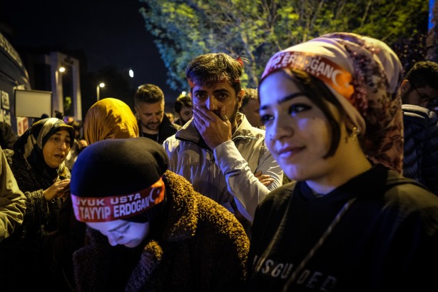 Foto - AK Parti İl Başkanlığında vatandaşların heyecanlı bekleyişi sürüyor