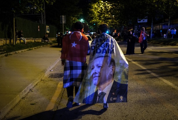 Foto - AK Parti İl Başkanlığında vatandaşların heyecanlı bekleyişi sürüyor