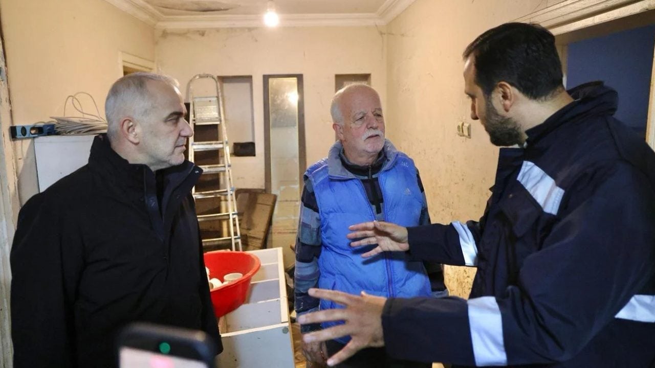 Foto - AK Parti il teşkilatı Ayazağa’da vatandaşlarla buluştu: Sel mağdurlarına Özdemir’den ziyaret