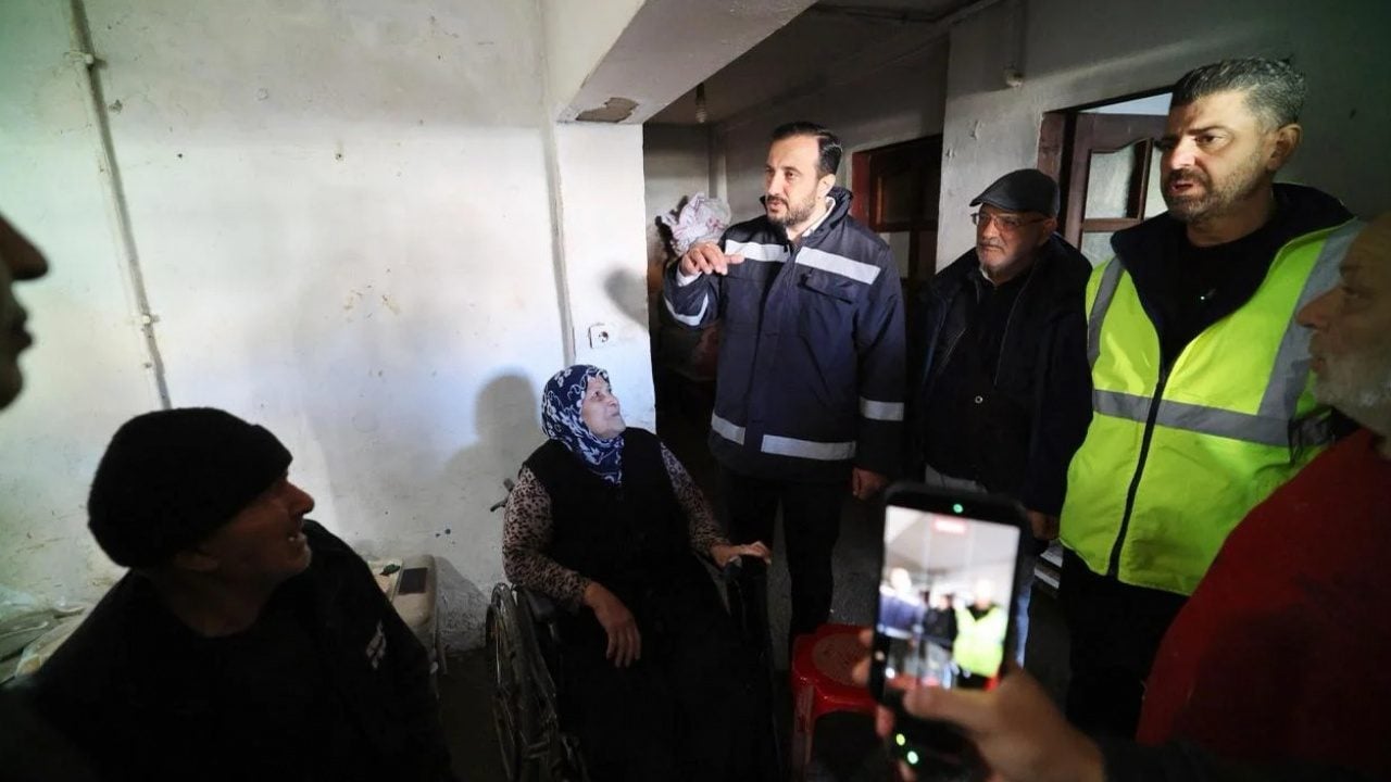 Foto - AK Parti il teşkilatı Ayazağa’da vatandaşlarla buluştu: Sel mağdurlarına Özdemir’den ziyaret