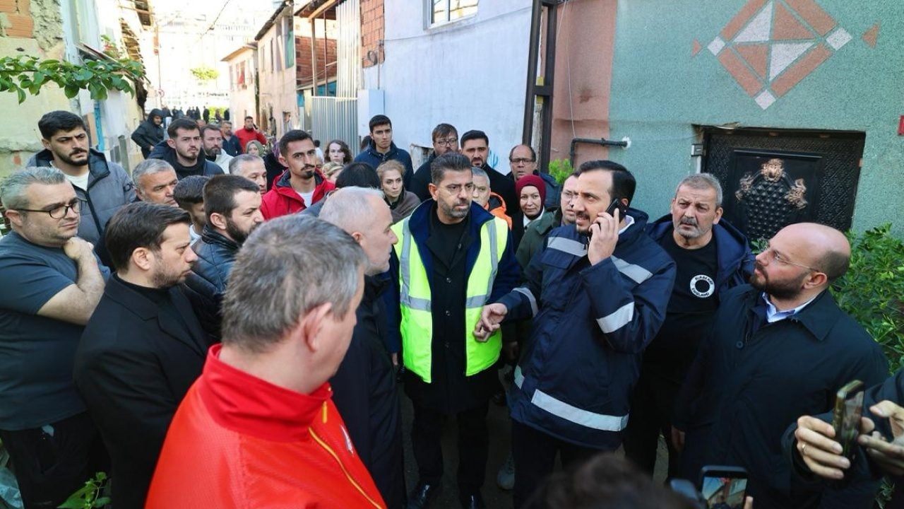 Foto - AK Parti il teşkilatı Ayazağa’da vatandaşlarla buluştu: Sel mağdurlarına Özdemir’den ziyaret