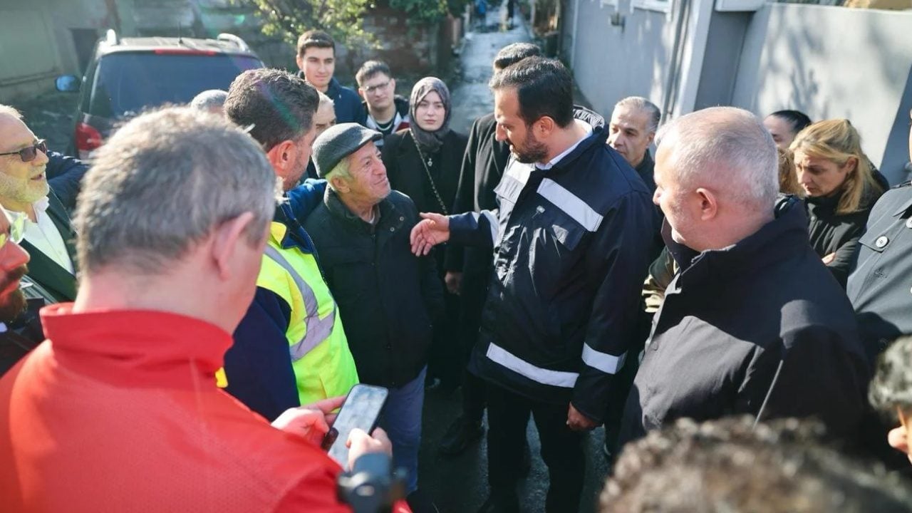 Foto - AK Parti il teşkilatı Ayazağa’da vatandaşlarla buluştu: Sel mağdurlarına Özdemir’den ziyaret