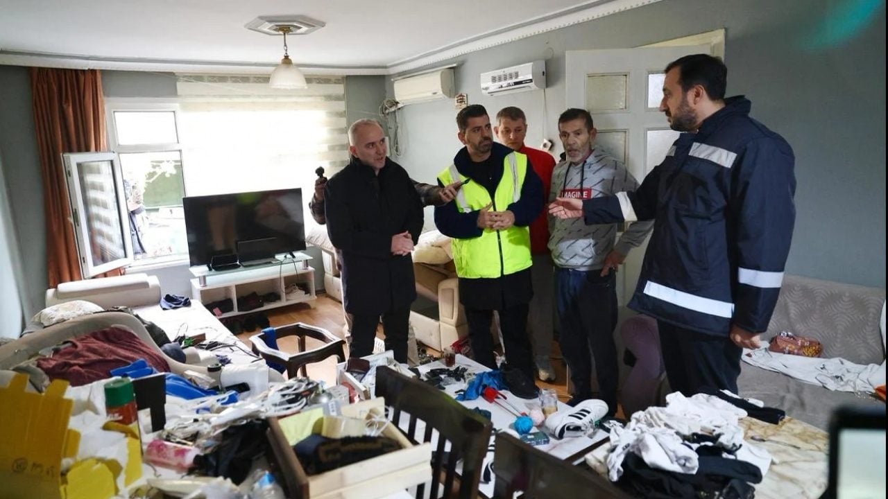 Foto - AK Parti il teşkilatı Ayazağa’da vatandaşlarla buluştu: Sel mağdurlarına Özdemir’den ziyaret