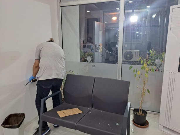 Foto - AK Parti Muğla il binasına taşlı saldırı
