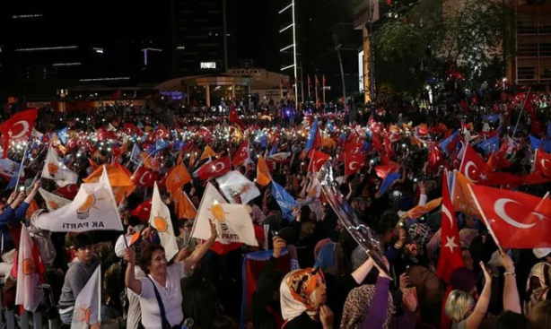 AK Parti sahaya iniyor! Yerel seçim startı o illerde verilecek