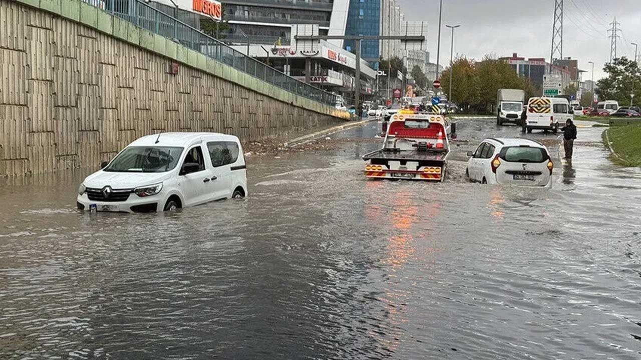 Foto - AK Parti Sözcüsü Ömer Çelik: Geçmiş olsun İstanbul