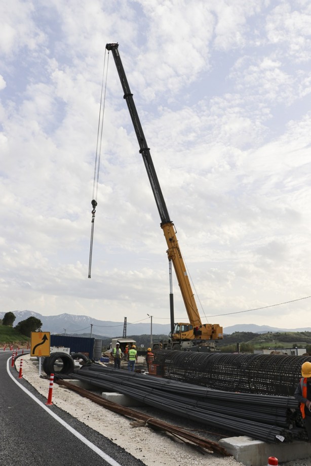 Foto - AK Parti vekilleri, Aydın-Denizli Otoyolu'nu inceledi