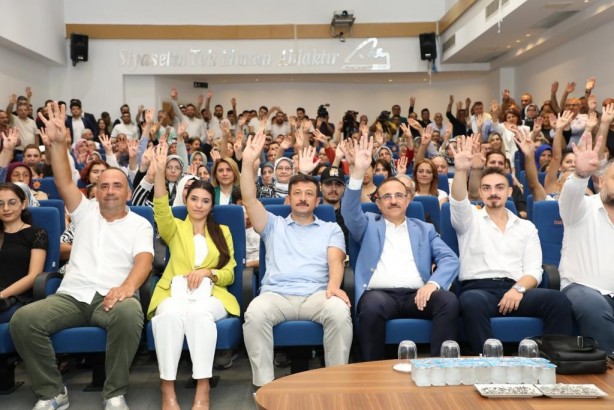 Foto - AK Parti’de online üyelere rozetleri takıldı
