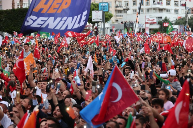 Foto - AK Parti'den gövde gösterisi! Kalabalığı gören Cumhurbaşkanı Erdoğan: Gümbür gümbür sandığa gidiyoruz