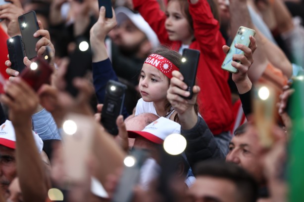 Foto - AK Parti'den gövde gösterisi! Kalabalığı gören Cumhurbaşkanı Erdoğan: Gümbür gümbür sandığa gidiyoruz