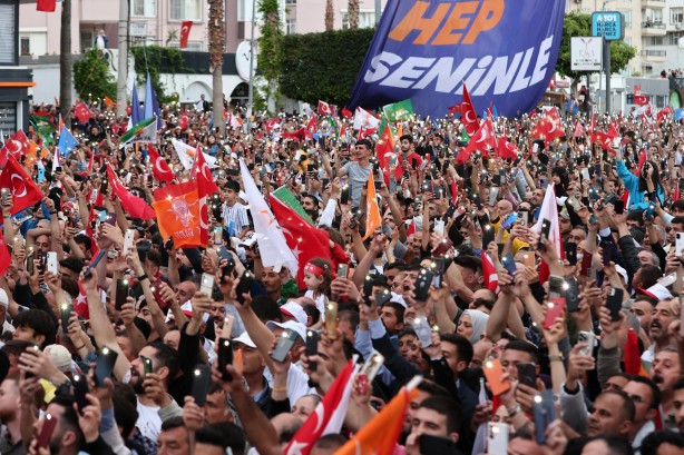Foto - AK Parti'den gövde gösterisi! Kalabalığı gören Cumhurbaşkanı Erdoğan: Gümbür gümbür sandığa gidiyoruz