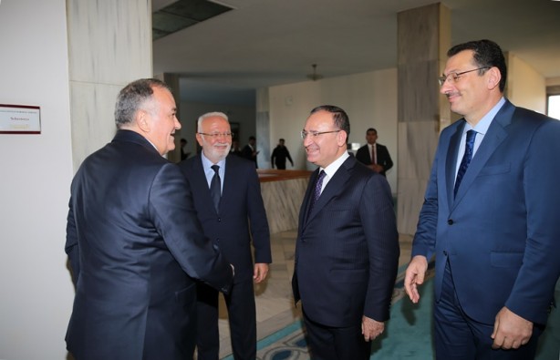 AK Parti'den muhalefete anayasa değişikliği teklifi ziyareti
