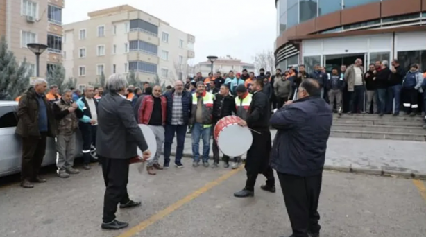 AK Partili belediyeden müthiş zam! İşçiler sevinçten halay çekti