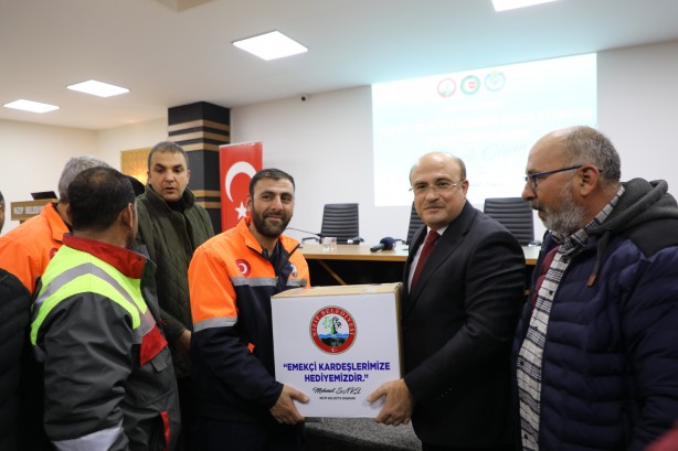 Foto - AK Partili belediyeden müthiş zam! İşçiler sevinçten halay çekti