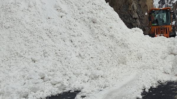 Foto - AK Partililer Hakkari'de felaketten son anda kurtuldu!
