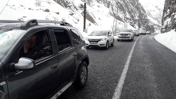 Foto - AK Partililer Hakkari'de felaketten son anda kurtuldu!