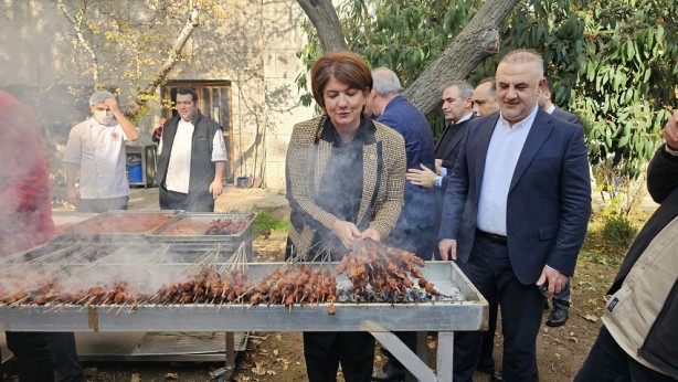 Foto - AK Partililerin o görüntüsüne Mehmet Metiner’den çok sert tepki! "Kimse kusura bakmasın" deyip fena bombaladı 