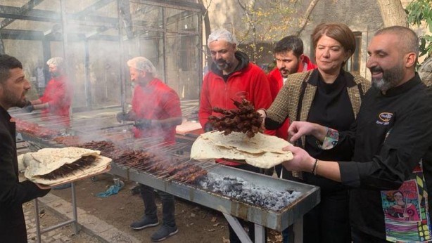 Foto - AK Partililerin o görüntüsüne Mehmet Metiner’den çok sert tepki! "Kimse kusura bakmasın" deyip fena bombaladı 