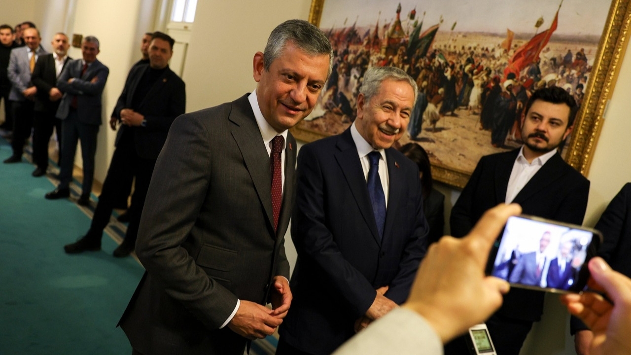 AK Parti’nin karın ağrısı Arınç, Özel’le görüşmüştü! CHP kanadından "Ramazan" kılıflı örtbas geldi 