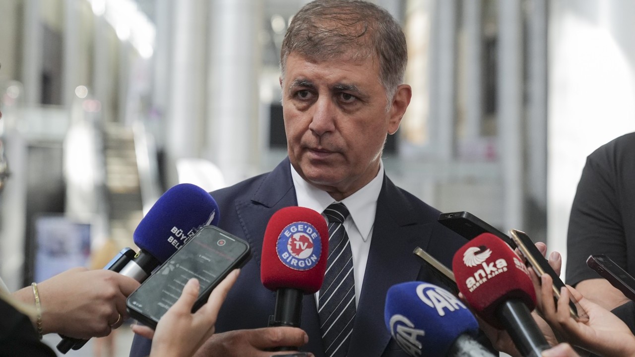 Foto - AK Parti’ye geçeceği konuşulan Cemil Tugay, CHP’nin yalanını ifşa etti! Özgür Özel’in yardımcısı mosmor oldu