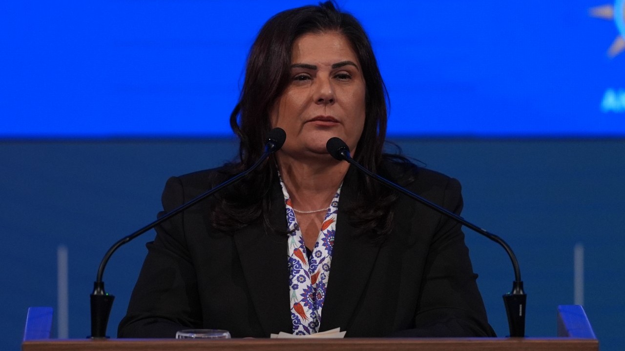 Foto - AK Parti'ye geçen Özlem Çerçioğlu iddialar sonrası sessizliğini bozdu: Hakaretler için isyan etti! Kaçtı diyenlere kapak