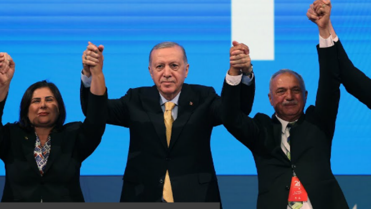 Foto - AK Parti'ye geçmek isteyen belediye başkanlarına bakın! Cem Küçük, Nagehan Alçı 'yok artık' dedi