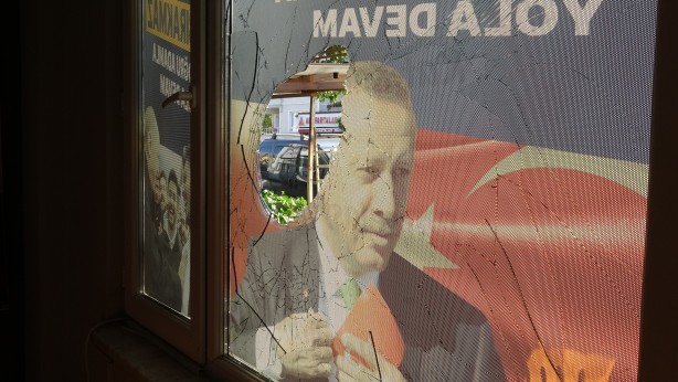 Foto - AK Parti’ye kalleş saldırı