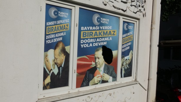 Foto - AK Parti’ye kalleş saldırı