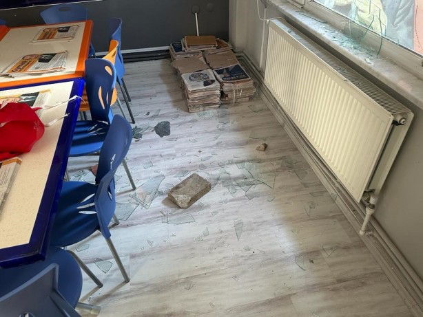 Foto - AK Parti’ye kalleş saldırı