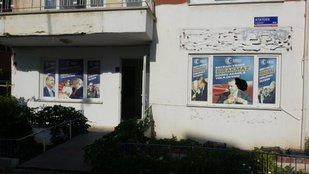 Foto - AK Parti’ye kalleş saldırı