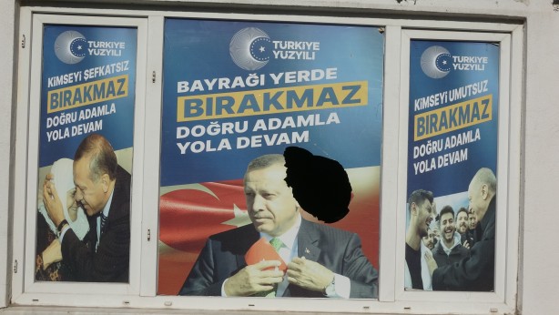 Foto - AK Parti’ye kalleş saldırı