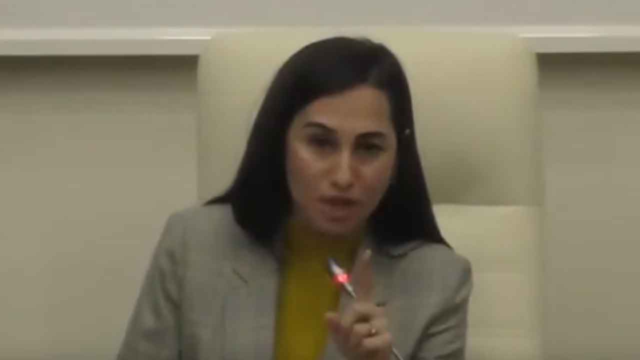 'AK Parti'ye nasıl geçtin utanmaz' sözlerine 4 kelimelik o yanıtı verince resmen çılgına döndü