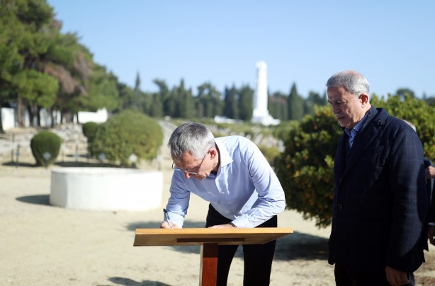 Foto - Akar ve Stoltenberg'ten Şehitler Abidesi'ne ziyaret