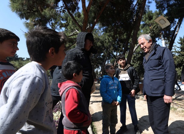 Foto - Akar'dan depremzede çocuklara yakın ilgi