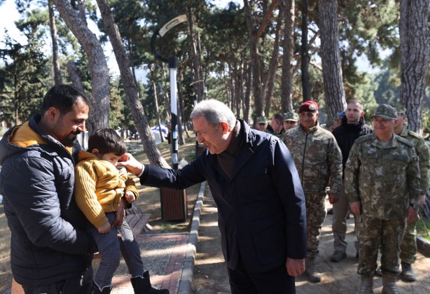 Foto - Akar'dan depremzede çocuklara yakın ilgi
